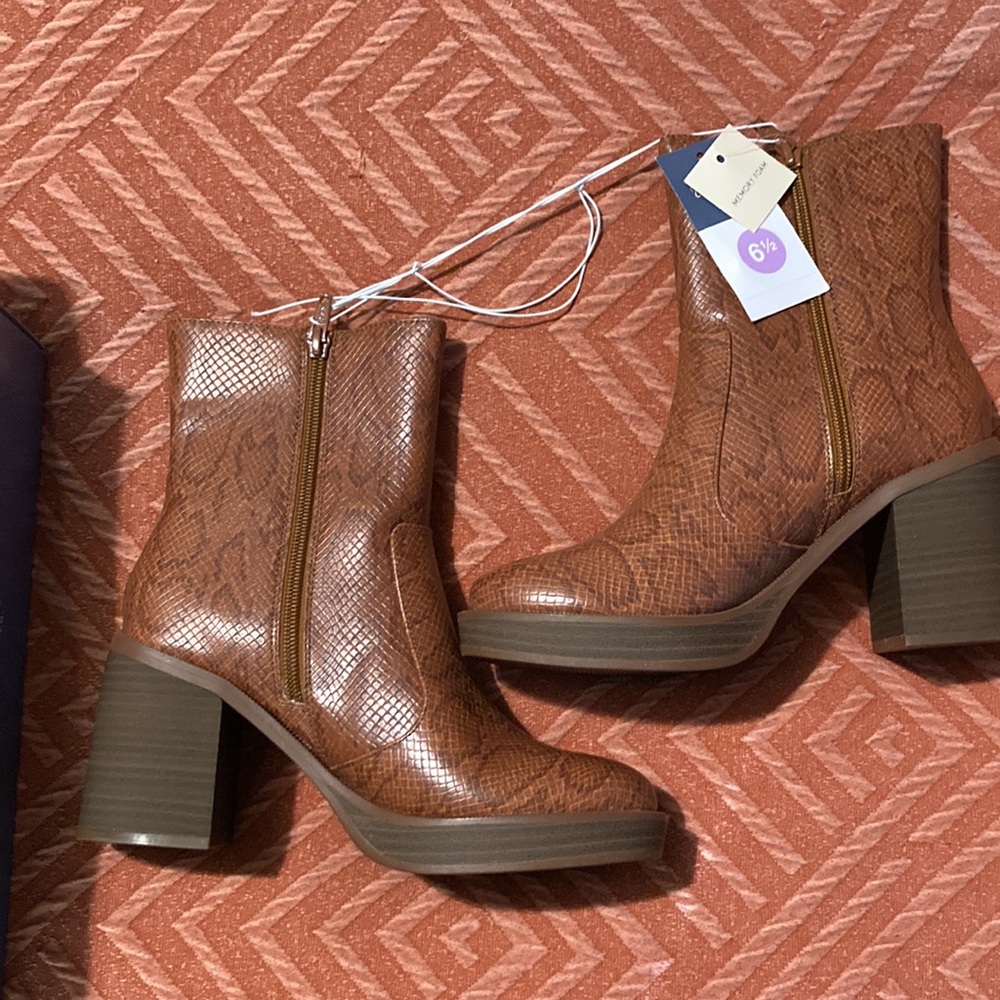 Universal Thread Boots - Picture 2 of 8